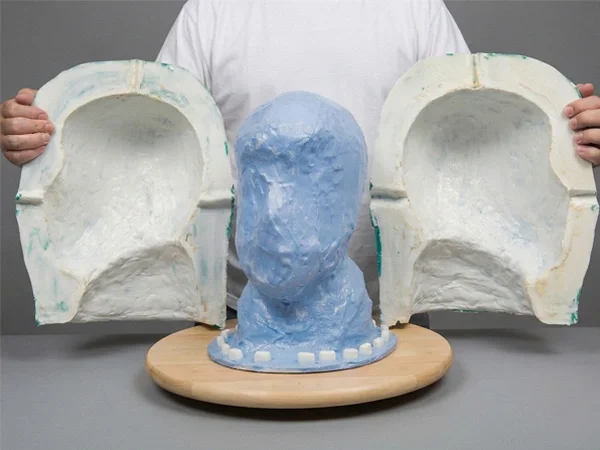 完成的剛性支撐結構固定柔性矽膠模具