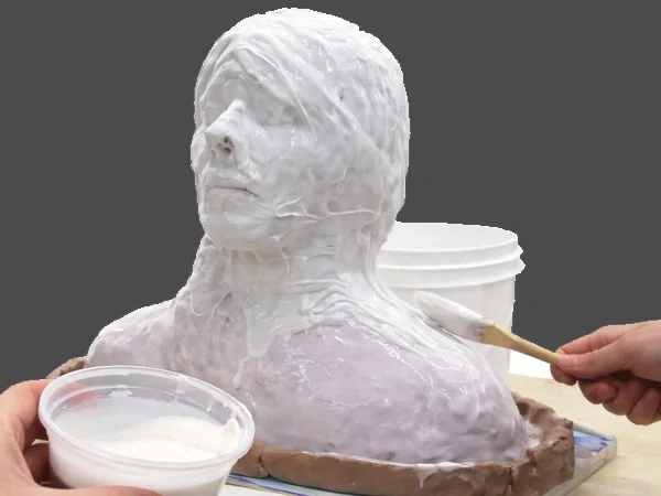 完成的柔性矽膠手套模具，準備製作支撐外殼